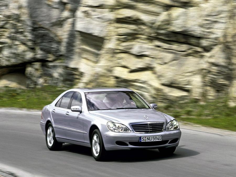  Mercedes-Benz S500 4Matic 2002 года  (фото 12 из 23)